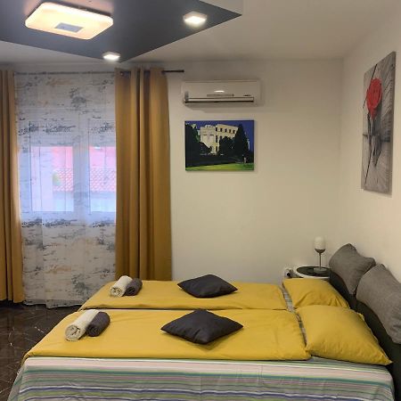 Studio Dama Blizina Amfiteatra I Bus Kolodvora ,Besplatan Privatni Parking,Self-Check- In Pula Exterior foto