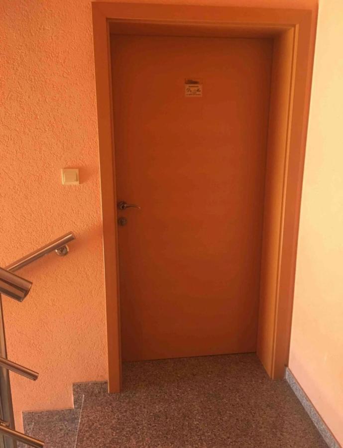 Studio Dama Blizina Amfiteatra I Bus Kolodvora ,Besplatan Privatni Parking,Self-Check- In Pula Exterior foto