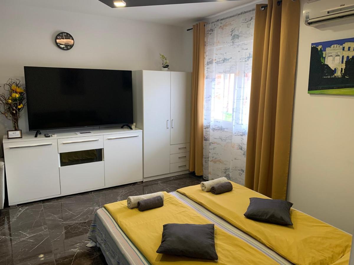 Studio Dama Blizina Amfiteatra I Bus Kolodvora ,Besplatan Privatni Parking,Self-Check- In Pula Exterior foto